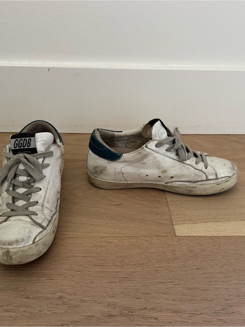 Golden Goose White Leather Sneakers with Grey Star and Laces - Picture 3 of 3